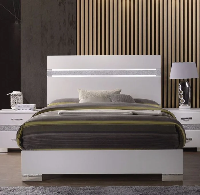 Acme Naima ll Queen Bed in White 26770Q EST SHIP TIME APPX 4 WEEKS
