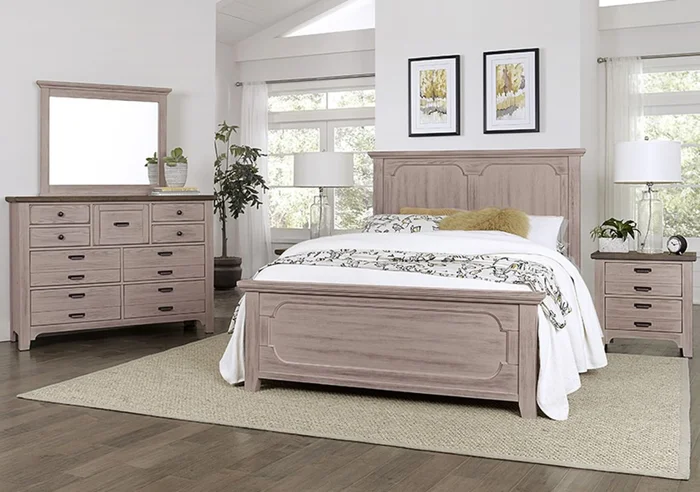 Vaughan-Bassett Bungalow 2pc Mantel Panel Bedroom Set in Dover